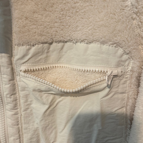 Size XL Men’s Goodfellow & Co Cream Fleece Jacket - Picture 4 of 7